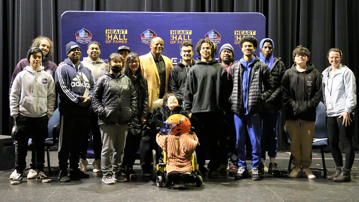 Rainier Beach Welcomes NFL Legend Warren Moon - Seattle Public Schools